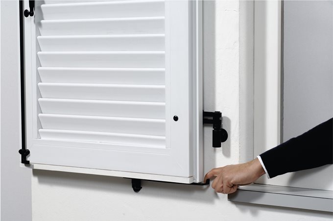 Тримач віконниць Komfort