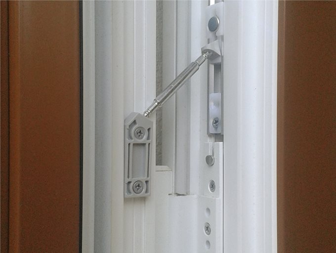 Утримувач поворотного вікна